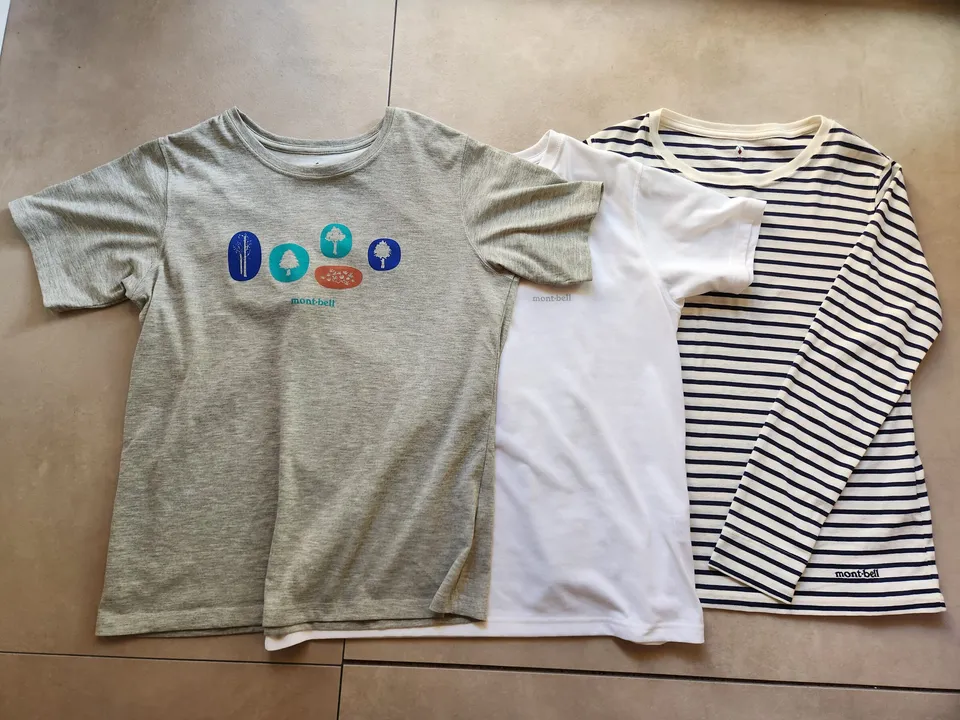 モンベルのウィックロンのTシャツ3枚。緑の柄の半袖、白の半袖、ボーダーの長袖