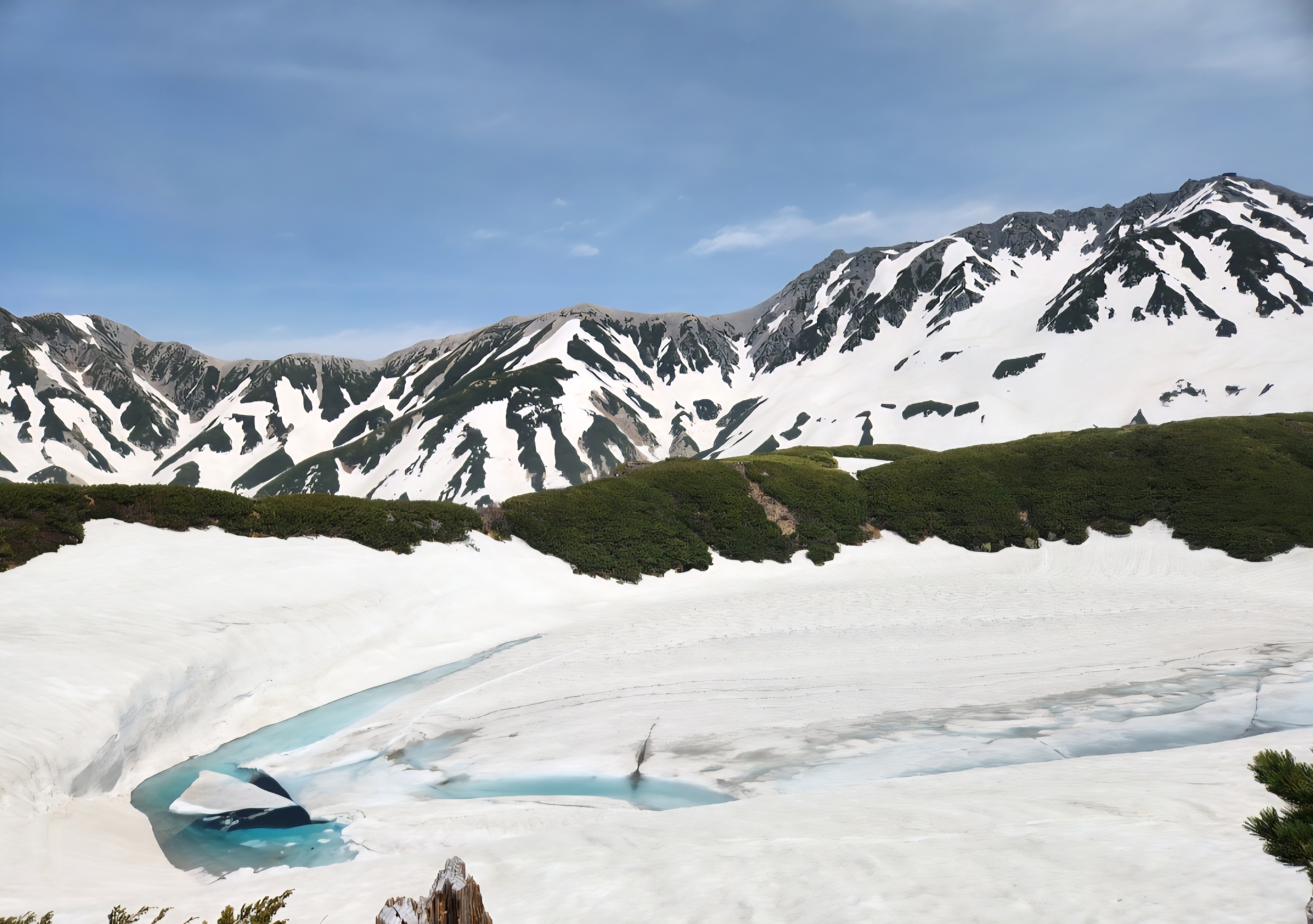 雪山と氷の池